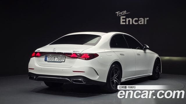 Mercedes-Benz E-Class — фото 1