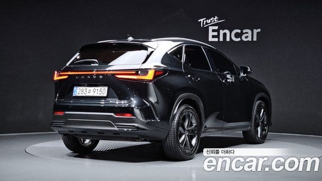 Lexus NX350h — фото 1