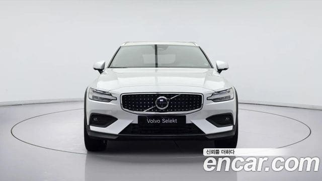 Volvo V60 Cross Country — фото 1