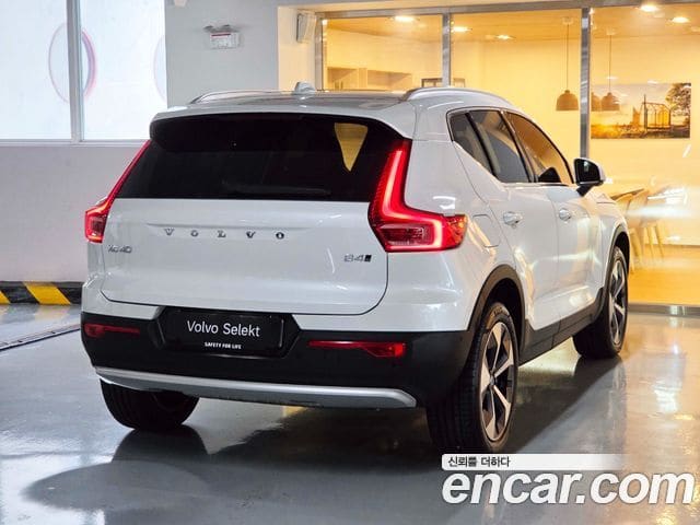 Volvo XC40 — фото 1