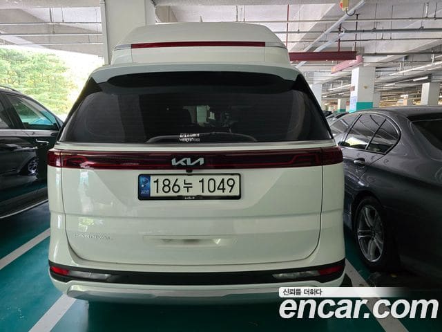 Kia Carnival — фото 1