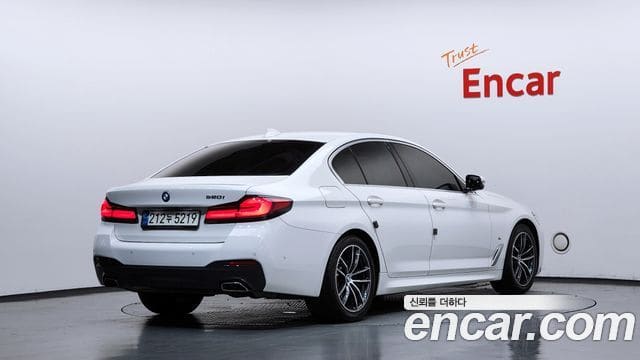 BMW 5 Series — фото 1