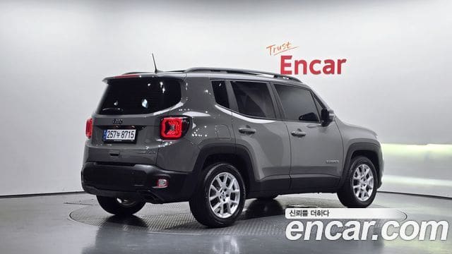 Jeep Renegade — фото 1