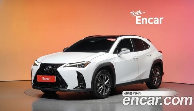 Lexus UX300h — фото 1