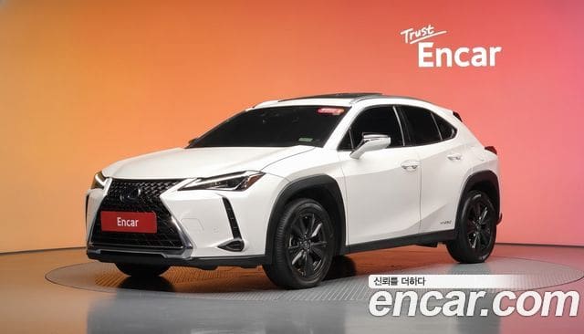 Lexus UX250h — фото 1