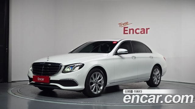 Mercedes-Benz E-Class — фото 1