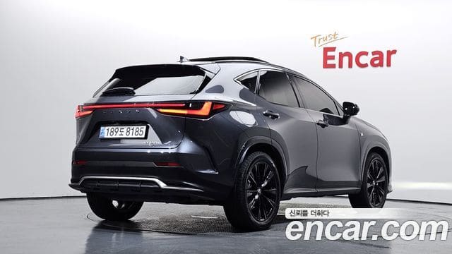 Lexus NX450h+ — фото 1