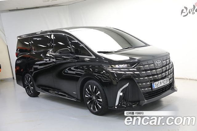 Toyota Alphard — фото 1