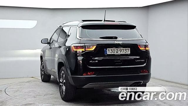 Jeep Compass — фото 1