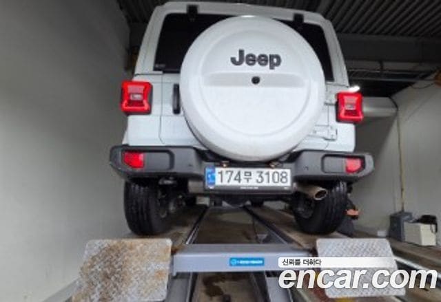 Jeep Wrangler — фото 1
