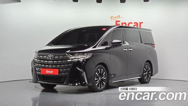 Toyota Alphard — фото 1