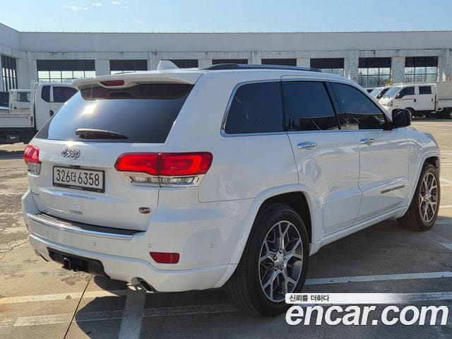 Jeep Grand Cherokee — фото 1