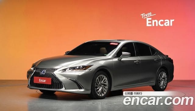 Lexus ES300h — фото 1