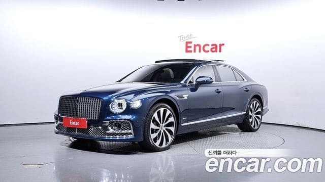 Bentley Flying Spur — фото 1