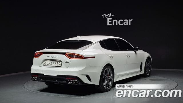 Kia Stinger — фото 1