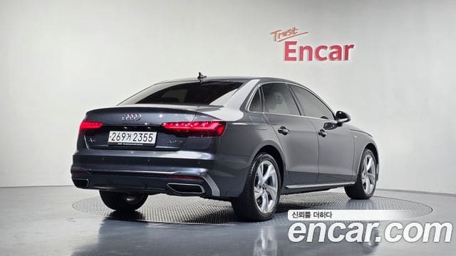 Audi A4 — фото 1