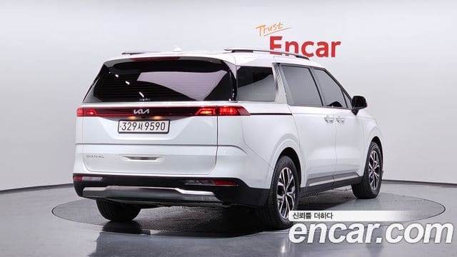 Kia Carnival — фото 1