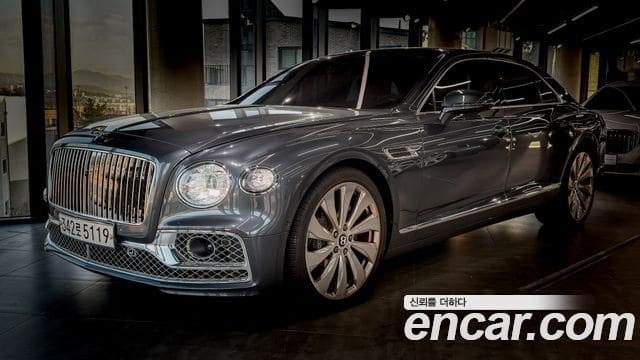 Bentley Flying Spur — фото 1