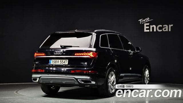 Audi Q7 — фото 1