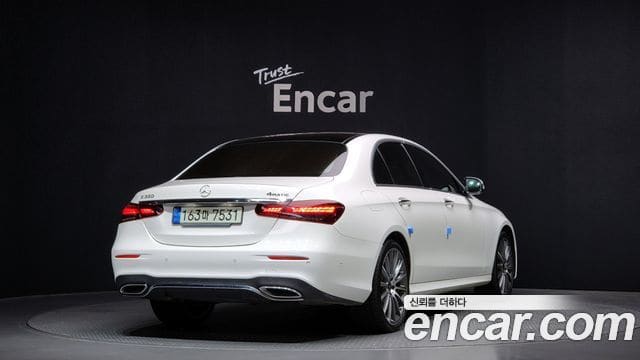 Mercedes-Benz E-Class — фото 1