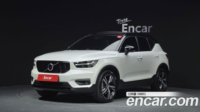 Volvo XC40 — фото 1