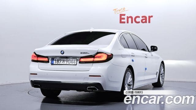 BMW 5 Series — фото 1