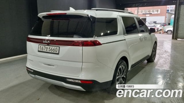 Kia Carnival — фото 1