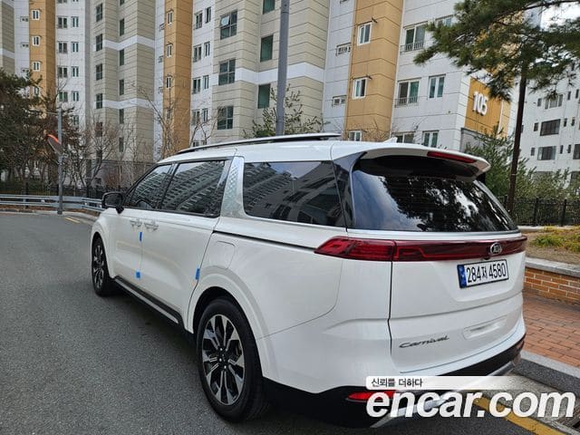 Kia Carnival — фото 1