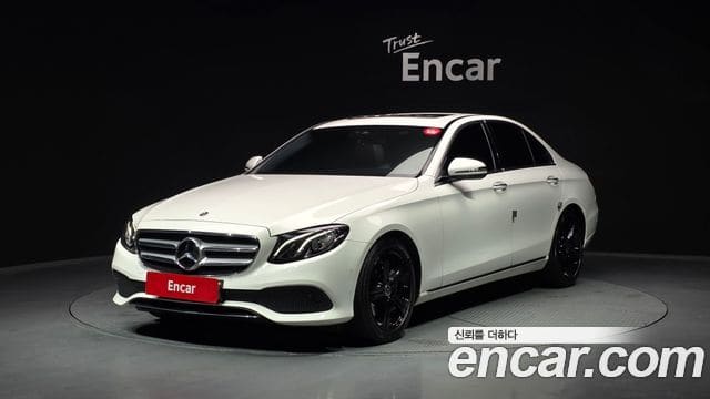 Mercedes-Benz E-Class — фото 1