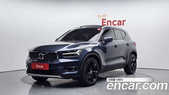 Volvo XC40 — фото 1
