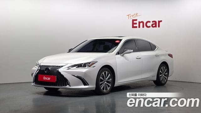 Lexus ES300h — фото 1