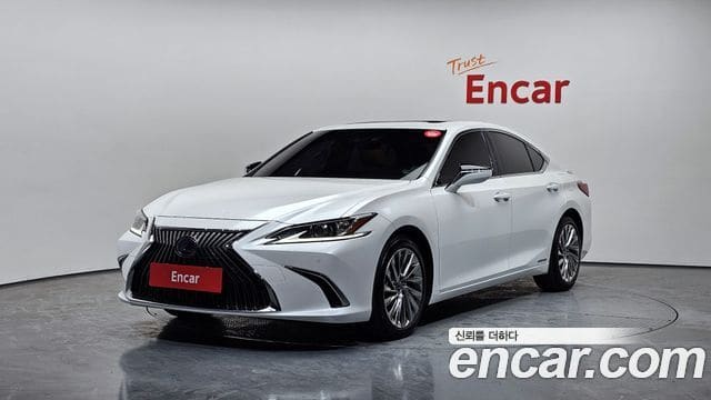 Lexus ES300h — фото 1