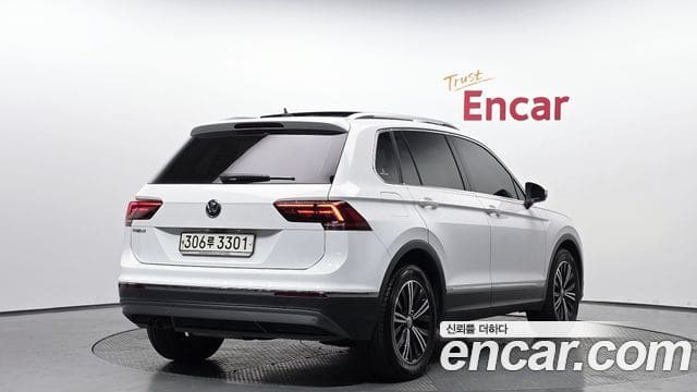 Volkswagen Tiguan — фото 1