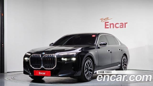 BMW 7 Series — фото 1