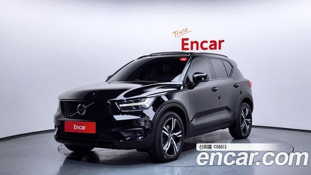Volvo XC40 — фото 1
