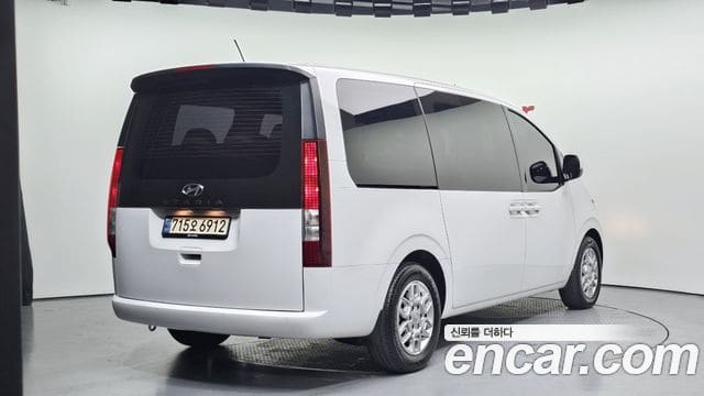 Hyundai Staria — фото 1