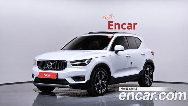 Volvo XC40 — фото 1
