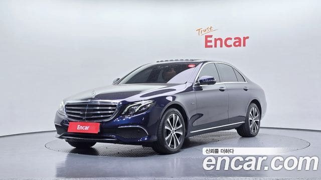 Mercedes-Benz E-Class — фото 1