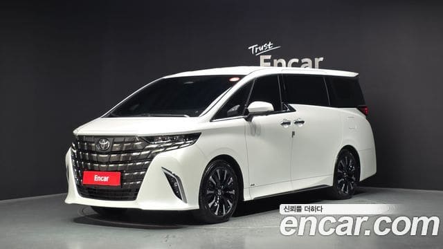 Toyota Alphard — фото 1