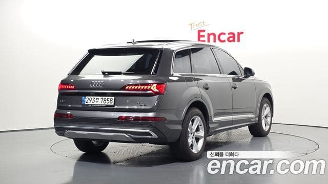 Audi Q7 — фото 1