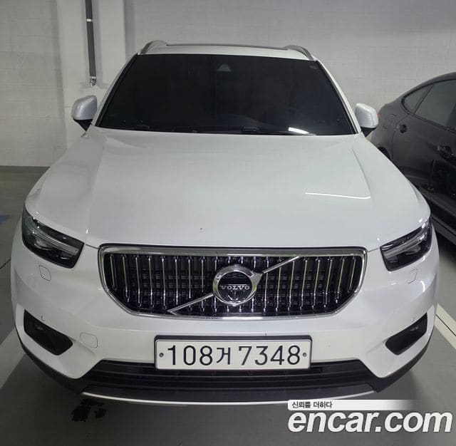 Volvo XC40 — фото 1