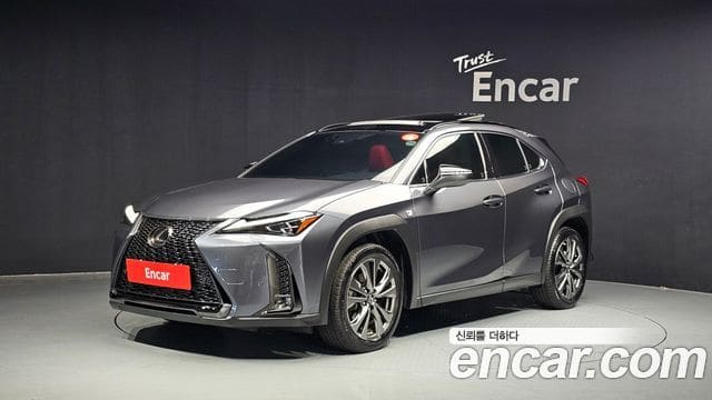 Lexus UX250h — фото 1