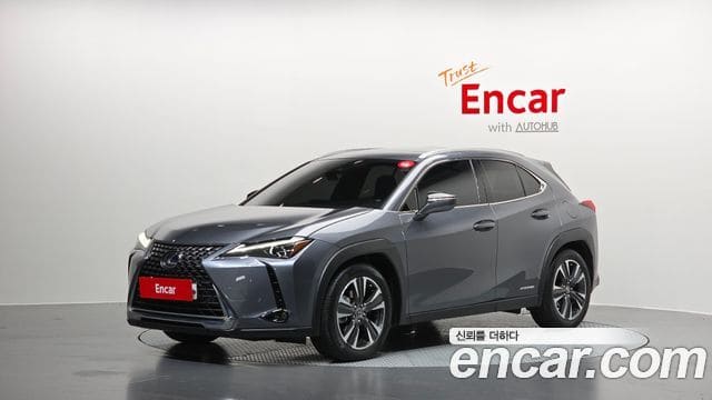 Lexus UX250h — фото 1