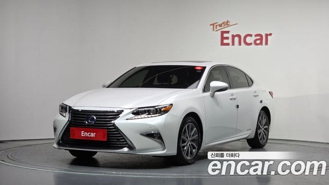 Lexus ES300h — фото 1