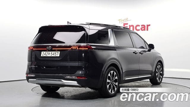 Kia Carnival — фото 1