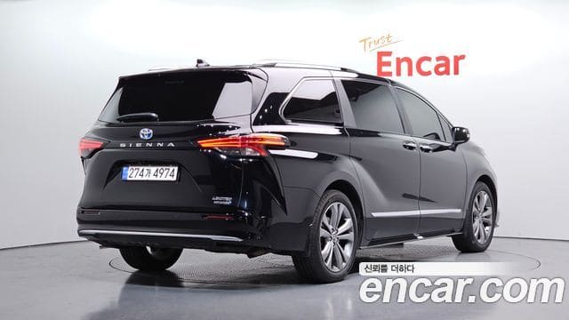 Toyota Sienna — фото 1