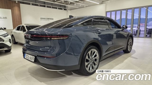 Toyota Crown Crossover — фото 1