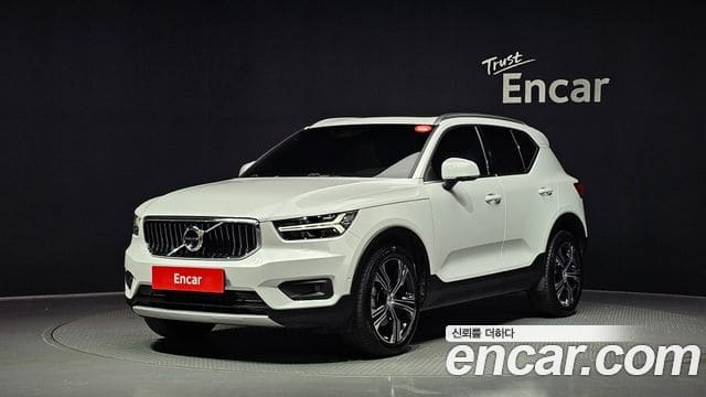 Volvo XC40 — фото 1