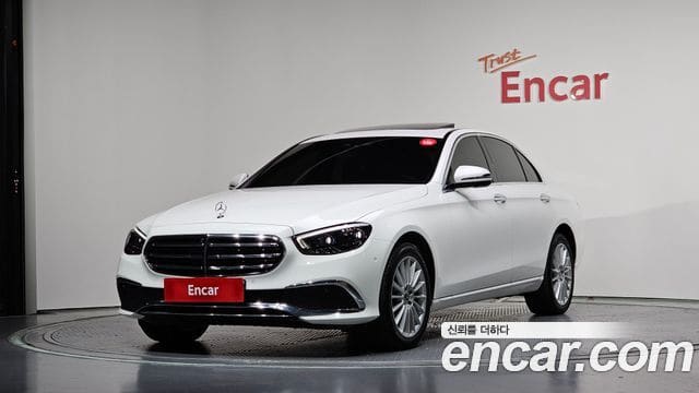 Mercedes-Benz E-Class — фото 1