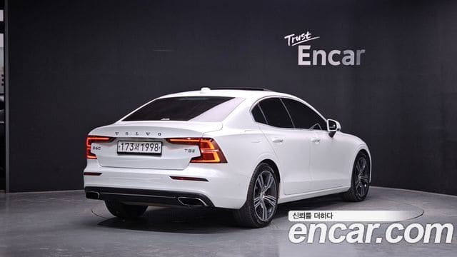 Volvo S60 — фото 1